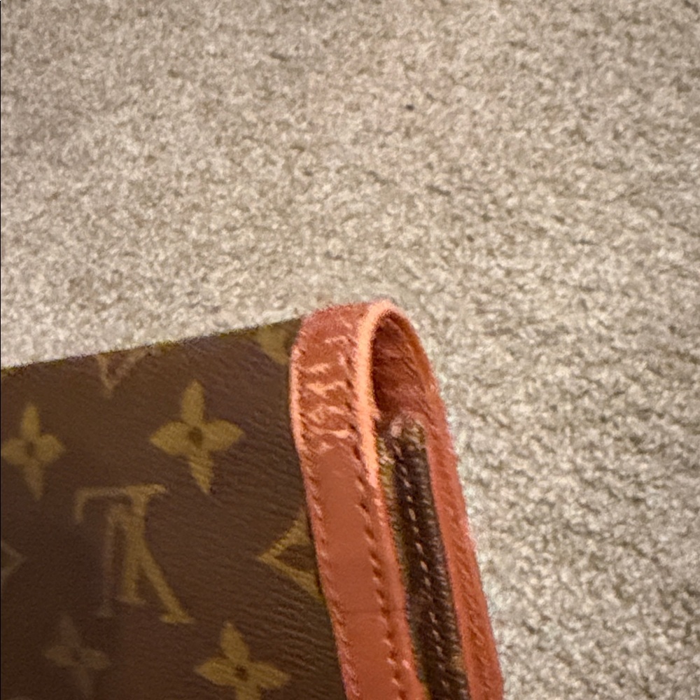 Vintage Louis Vuitton Monogram Clutch - Picture 7 of 16
